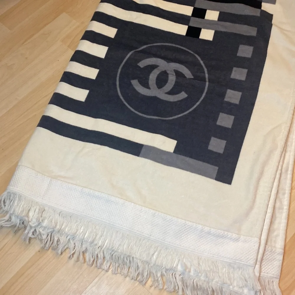 NWOT Chanel large beach towel